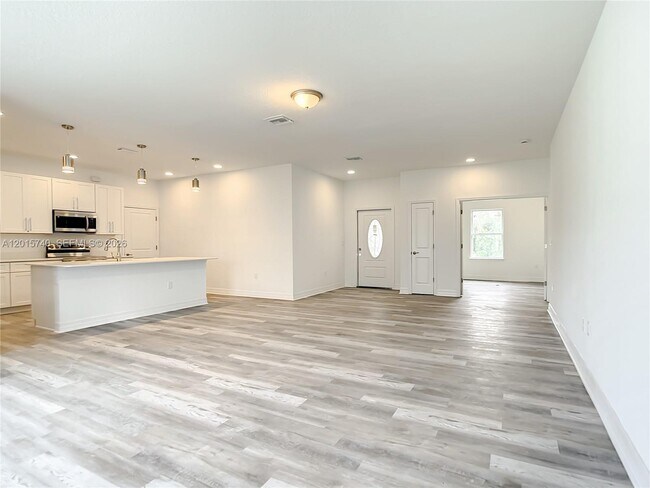 Photo - 14210 Luxo Ave