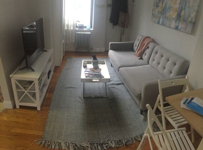 Photo - 128 Thompson St