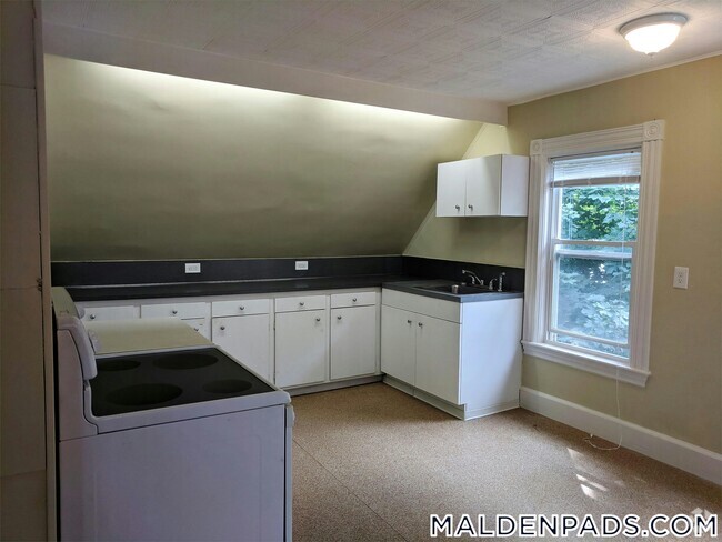 Building Photo - 36 Grace St Unit 3 Rental