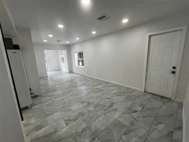 Photo - 136 NE 60th St Unit F
