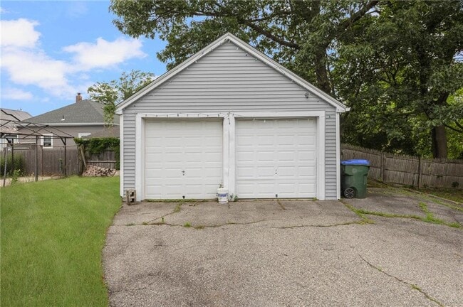 Photo - 183 Baker St