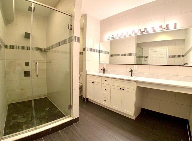 Photo - 1213 Noble St Unit 2