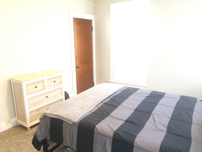 Photo - Very well decorated and furnished 4 BR hou...