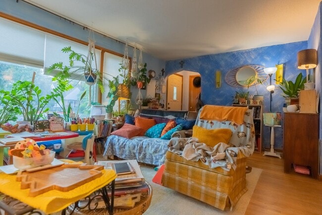 Photo - 1244 Alameda St N