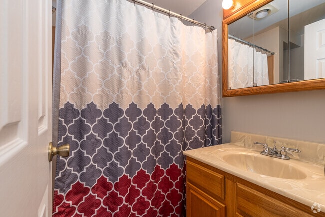 1 BR, 1 BA - 750SF - Bathroom