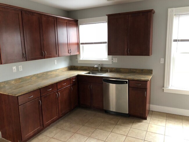 Building Photo - 122 Calumet St Unit 2