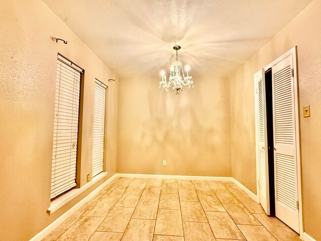 Photo - 9610 Crail Dr