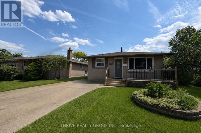Photo - 727 Millbank Dr