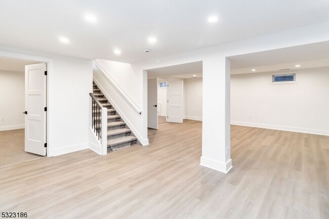 Photo - 140 Washington St