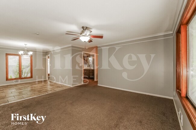 Photo - 509 SW Victor Dr