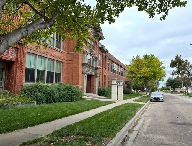 Building Photo - 1223 N 9th St Unit 207