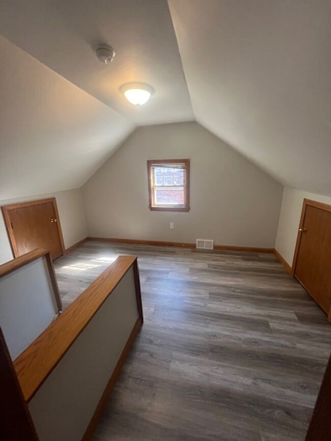 Photo - 720 Cranberry St