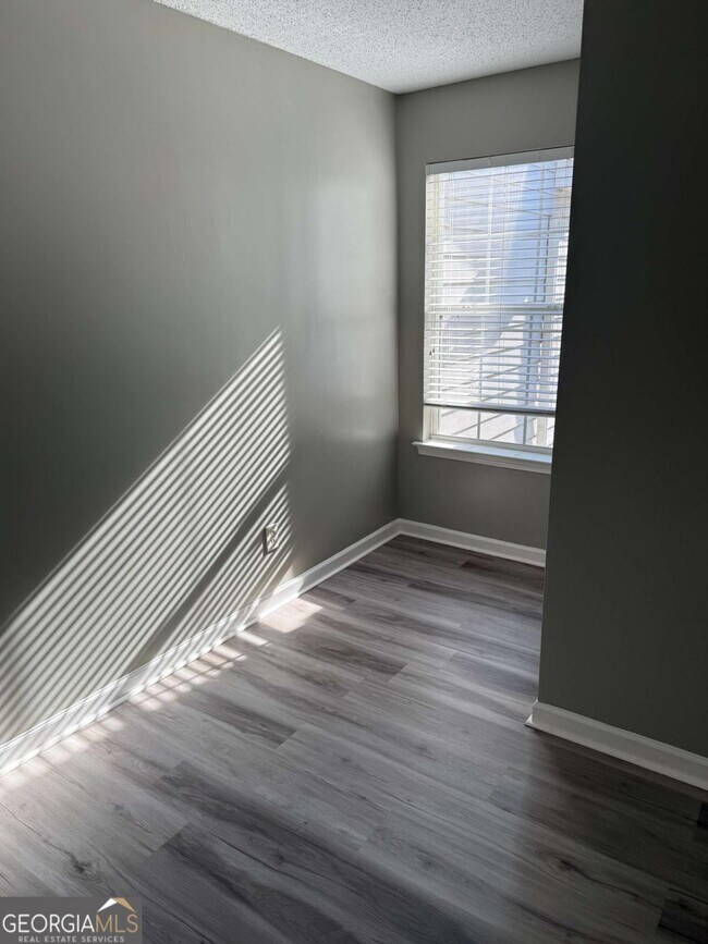 Photo - 2324 Coach Way