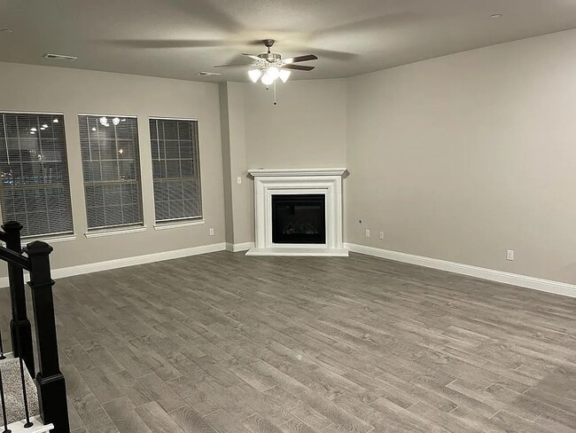 Building Photo - 207 Suma Dr