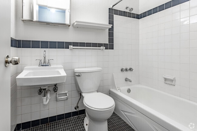 Studio - 395SF - Bathroom