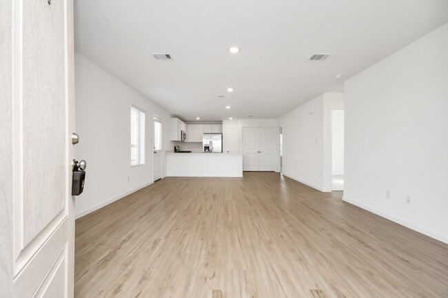 Photo - 1615 Windrose Bnd