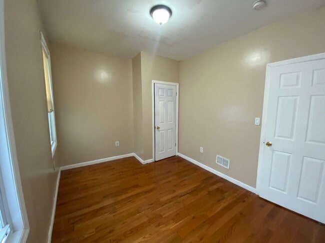 Photo - 186 Oakwood Pl