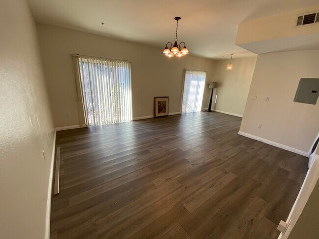 Sala de estar - 14655 Vanowen St