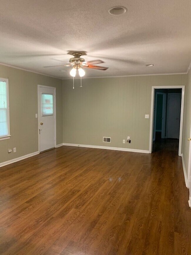 Photo - Cute 3 Bed 2 Bath Available for Fall 2025!