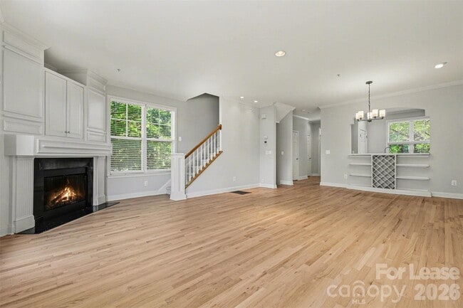 Photo - 841 W 4th St