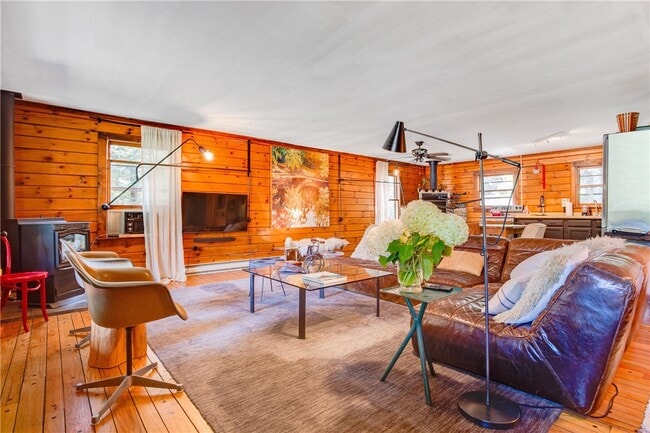 Photo - 102 Trails End