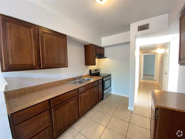 Building Photo - 6810 Trail Lake Dr Rental