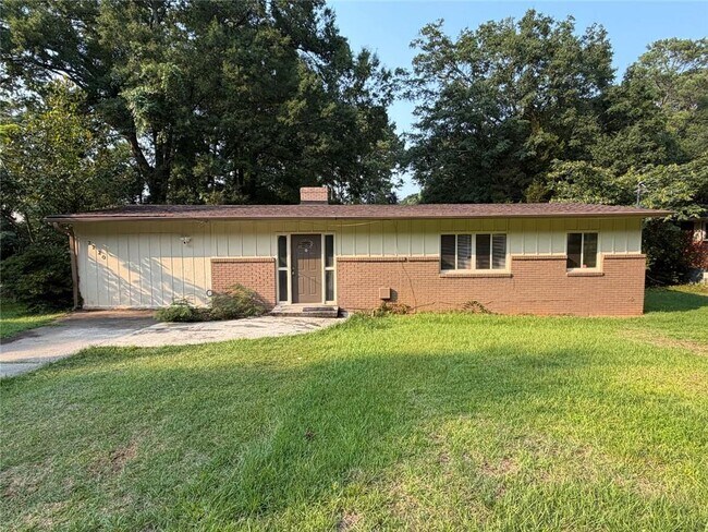 Building Photo - 2720 Hollywood Dr