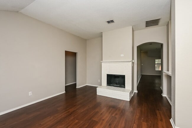 Photo - 317 Taylor St