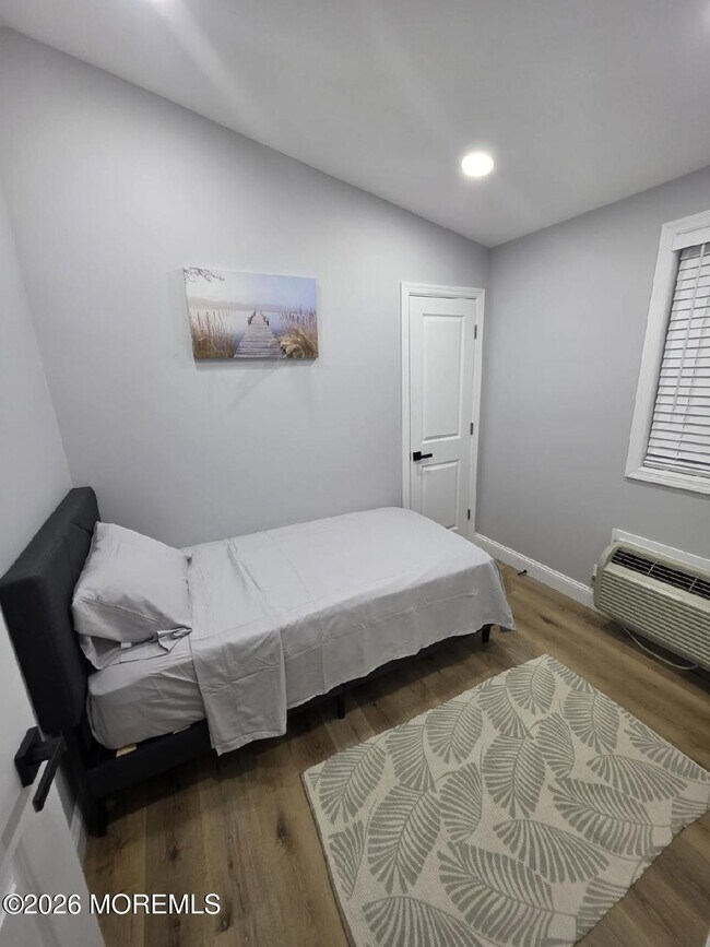 Photo - 110 17th Ave