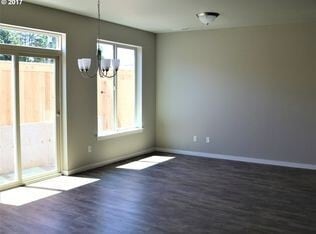 Photo - BEAUTIFUL CREEKWOOD TOWNHOME! 3 BR, 2.5 BA