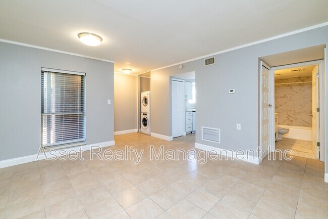 Photo - 431 Canberra Dr