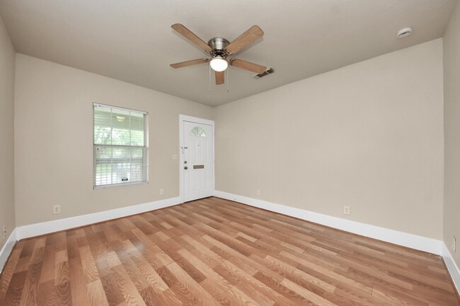 Building Photo - 201 W Pitts Ave