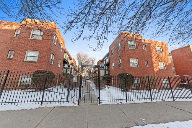 Photo - 7527 N Damen Ave Condo Unit P2