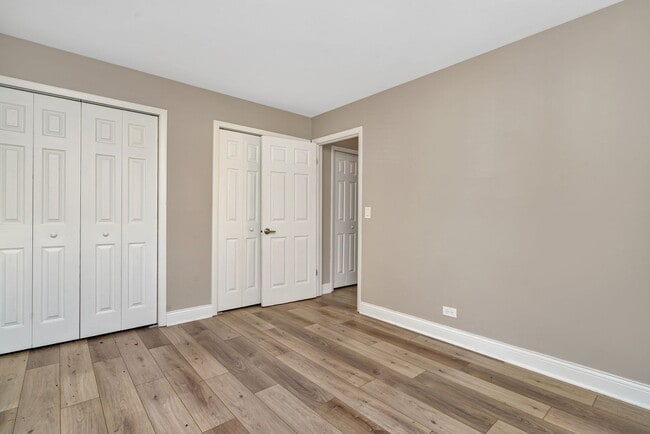 Photo - Lakeside Village Apartments