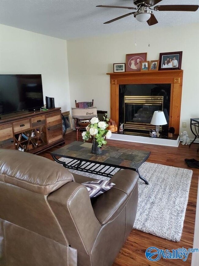 Photo - 402 Crutcher Cir