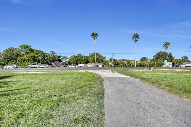 Photo - 1435 W King St
