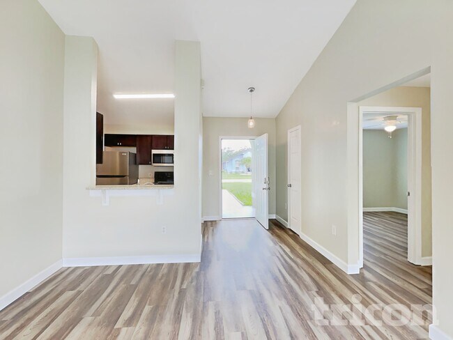 Photo - 2107 Flintlock Blvd