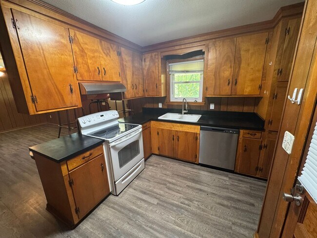 Photo - 100 Jaeckel St