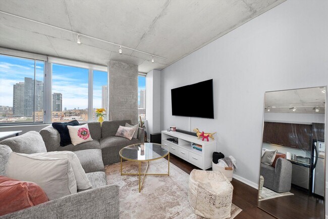 Photo - 659 W Randolph St Unit 902
