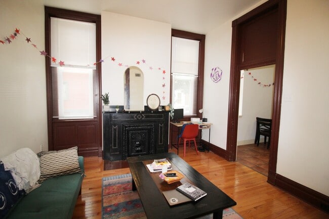 Building Photo - 1607 Sarah St Unit 1