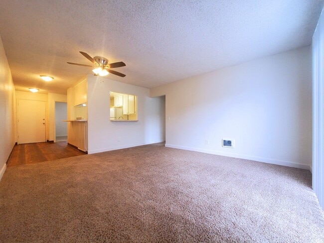 Photo - Emerald Vista Apartments