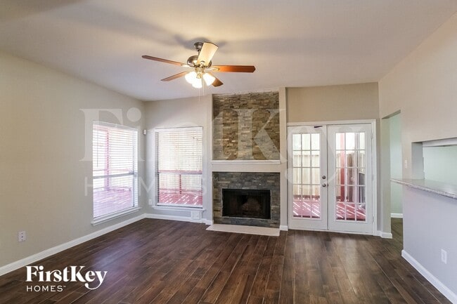 Photo - 800 Charles Pl