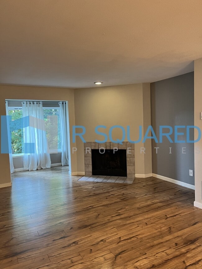 Photo - 975 Aberdeen Ave NE