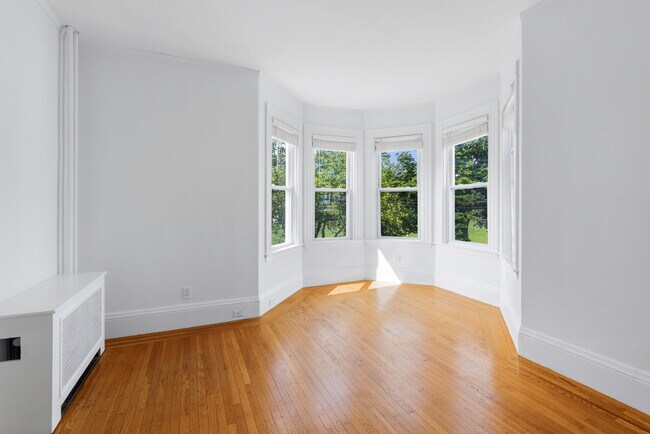 Building Photo - 173 Davis Ave