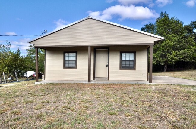 Building Photo - FOR LEASE! Cozy One Bedroom Home With Cent...