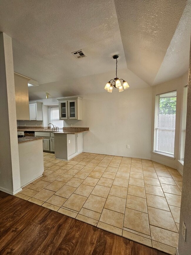 Photo - (3) Bed/(2) Bath in SW OKC/Moore Avail NOW! Pet Negotiable!