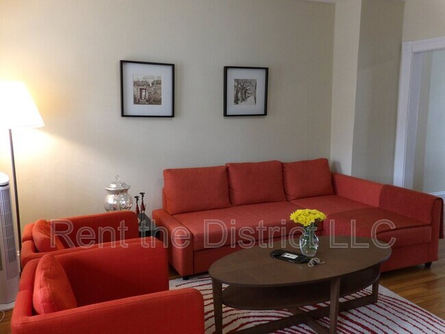 Photo - 1114 Abbey Pl NE