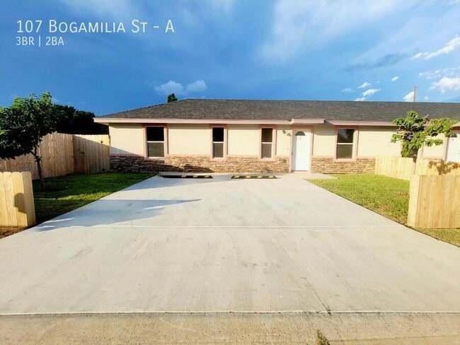 Building Photo - 107 Bogamilia Unit A