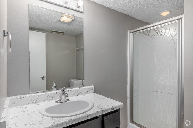 2 habitaciones, 2 baños - 1225 pies cuadrados - Baño principal