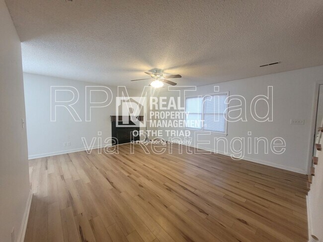 Photo - 1349 Brookwood Dr House